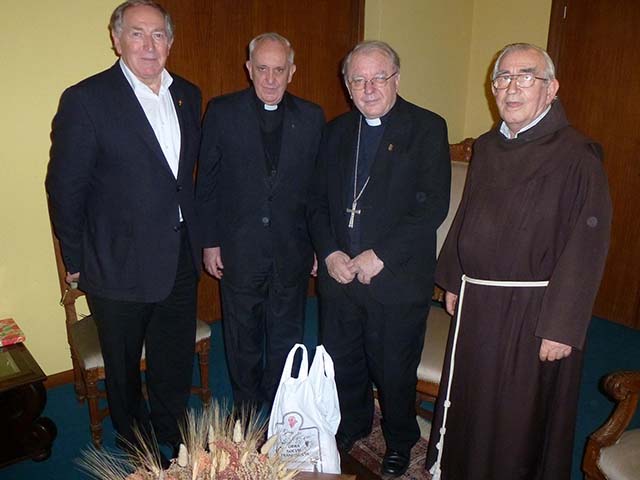 Fra Bebić, mons.Bergoglio, (danas Papa Franjo), mons. Bogovoić i fra Ostojić, u Buenos Airesu, 2012./arhiva Lika pressa                                                                                                                                   